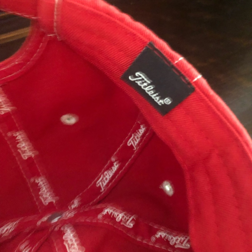 Titleist Red Cap with White Script Logo 🧢⛳️🏌️♀️🏌️♂️ - Picture 5 of 8